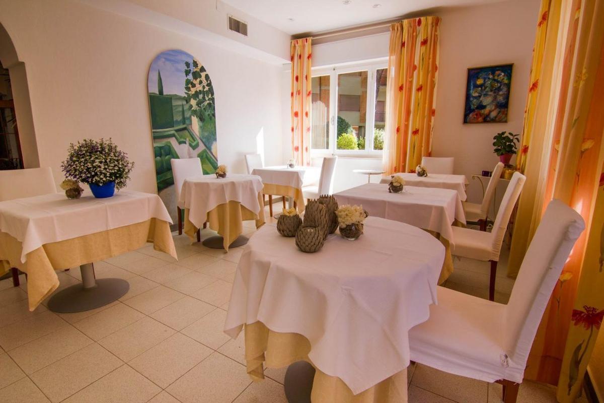 Hotel Mirella Castiglione della Pescaia Buitenkant foto