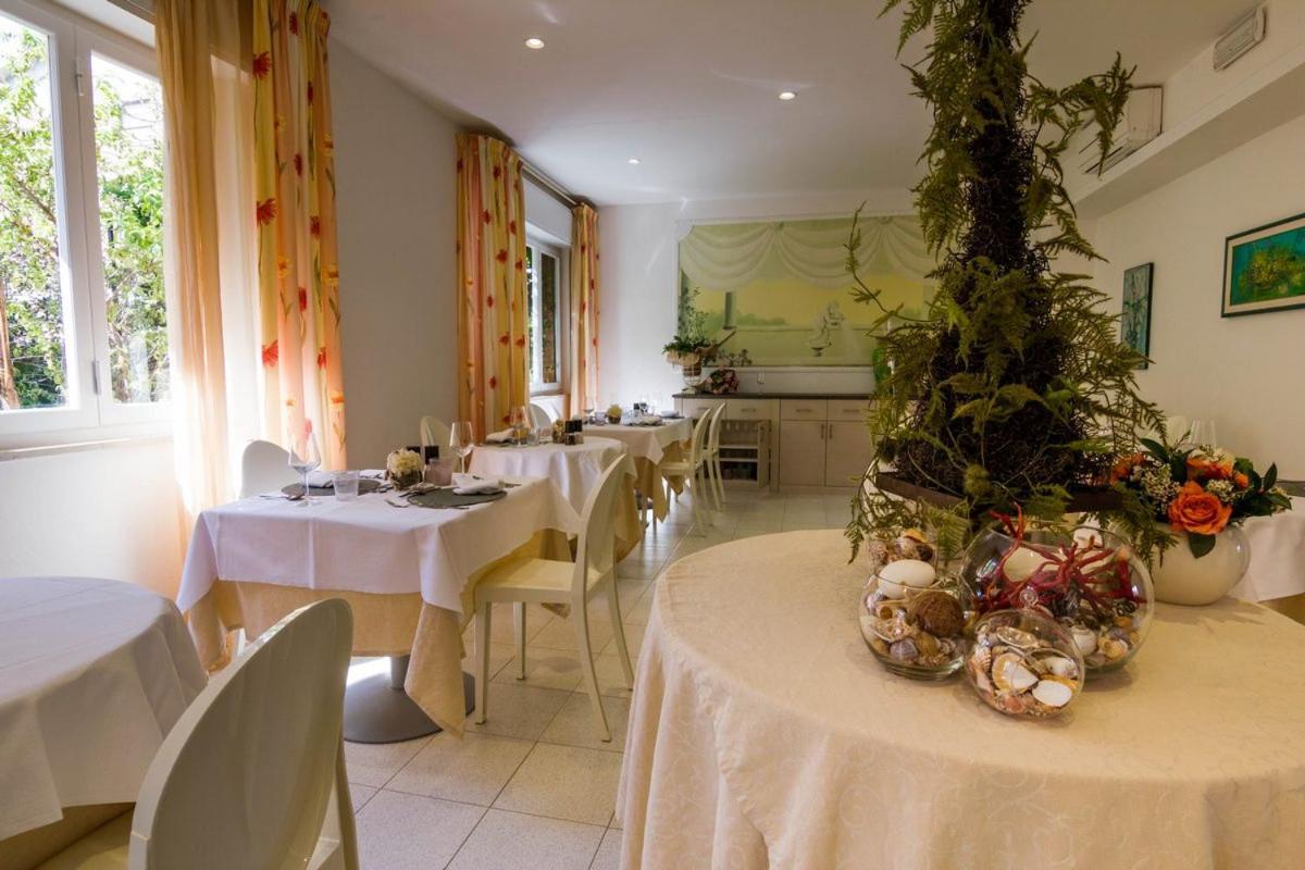 Hotel Mirella Castiglione della Pescaia Buitenkant foto