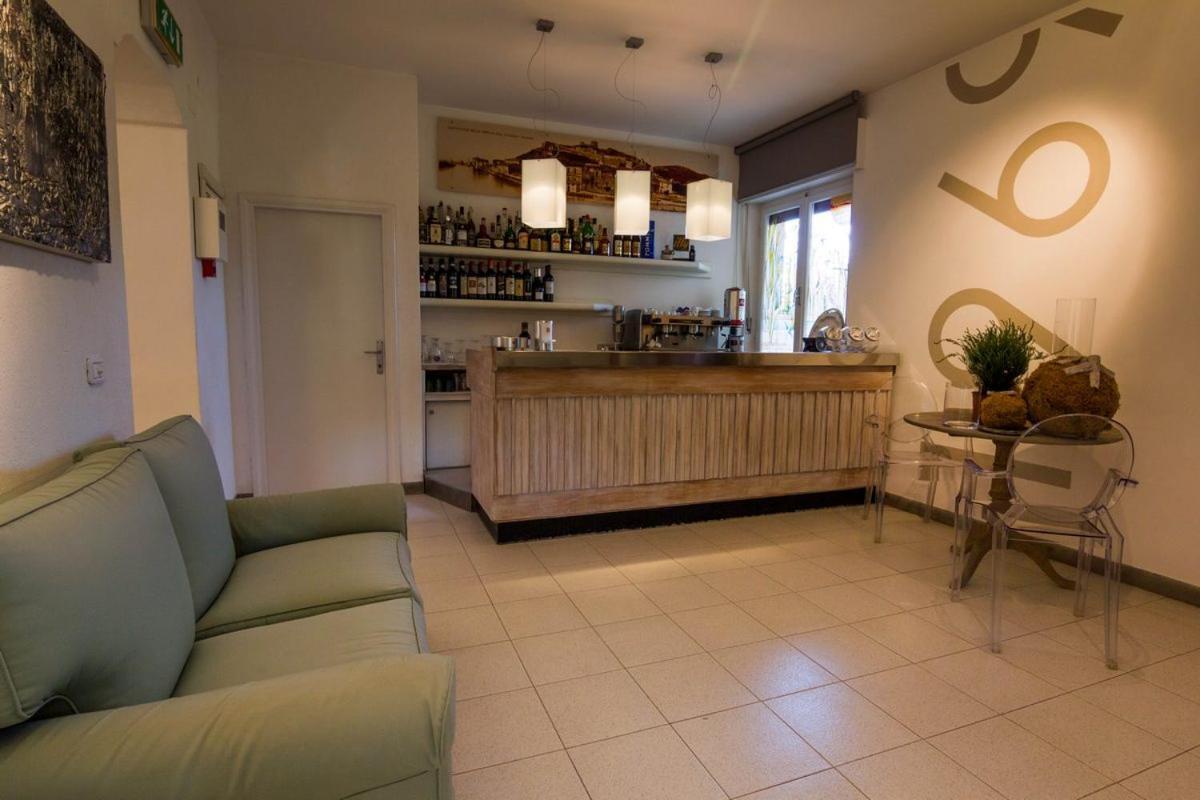 Hotel Mirella Castiglione della Pescaia Buitenkant foto