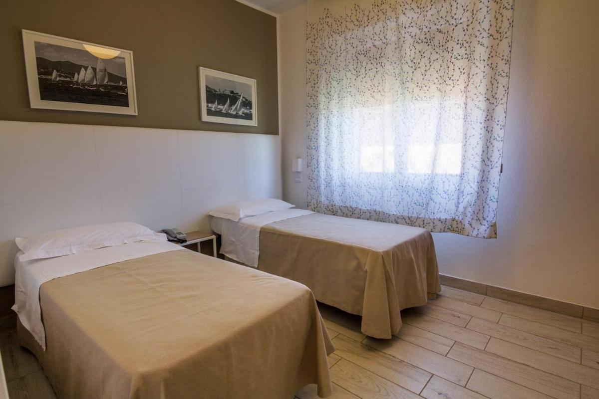 Hotel Mirella Castiglione della Pescaia Buitenkant foto