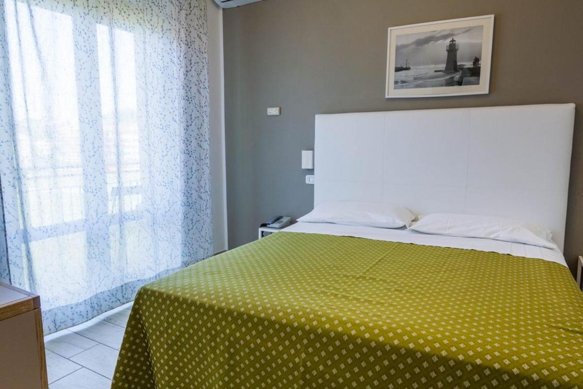 Hotel Mirella Castiglione della Pescaia Buitenkant foto