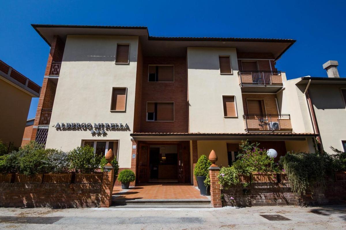 Hotel Mirella Castiglione della Pescaia Buitenkant foto